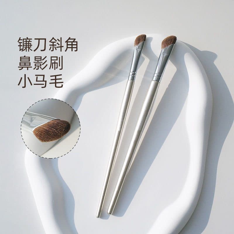 Horse Hair Sickle Contour Brush Angled Nose Shadow Blending Brush Side Shadow Contour Brush Animal Hair Makeup Brush