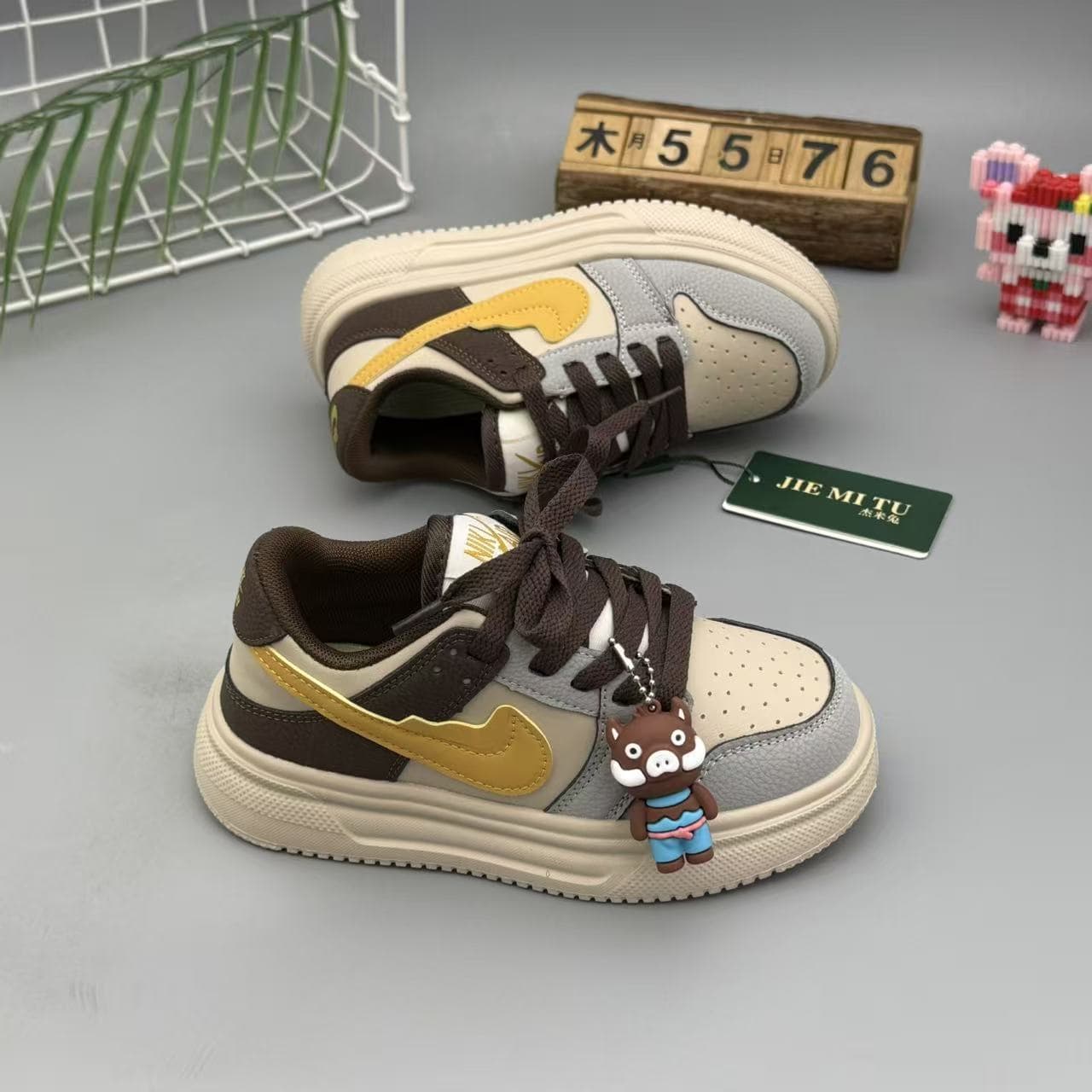 2025 Autumn/Winter Boys' and Girls' Low-Top Sneakers, Medium and Large Children's Shoes with Accessories, Leather Upper, Sports, Student, Lightweight Sole Children's Shoes