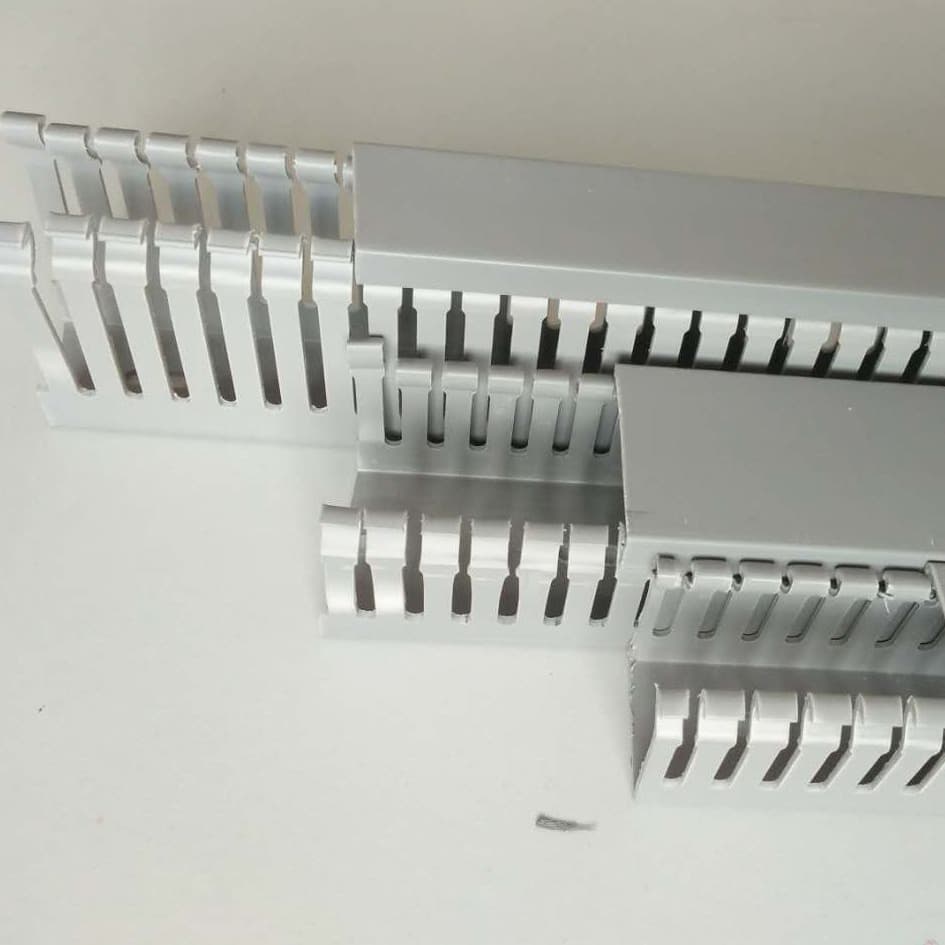 Zhehong wholesales PVC plastic decorative cable trays for electrical distribution cabinets, 40mm high and 50mm wide, for distribution boxes and network cables.