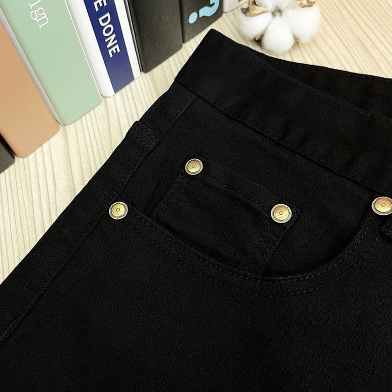 High-end embroidered jeans for men, spring/summer new style, black stretch slim-fit skinny pants, casual trendy Korean-style trousers.