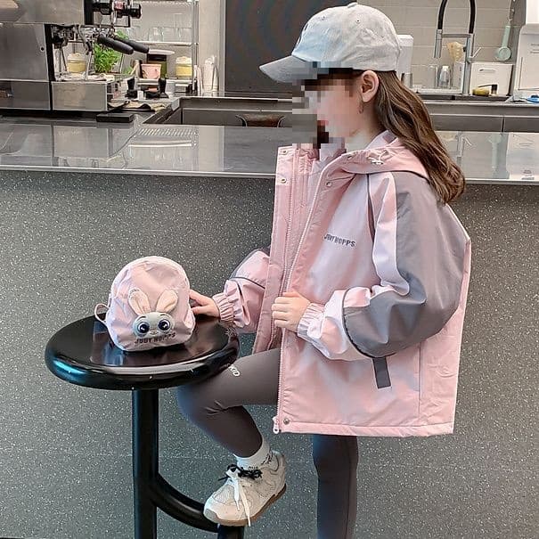 Girls' windbreaker jacket, new autumn and winter style, fashionable children's winter clothing, quilted and thickened, hooded windbreaker.