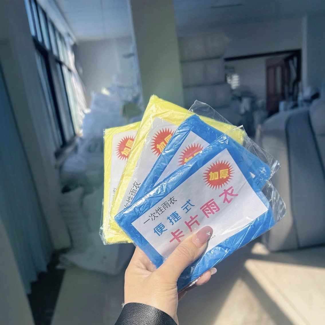 Portable Convenient Disposable Compressed Card Raincoat Rain Poncho Adult Child Men Women Raincoat Wholesale Travel