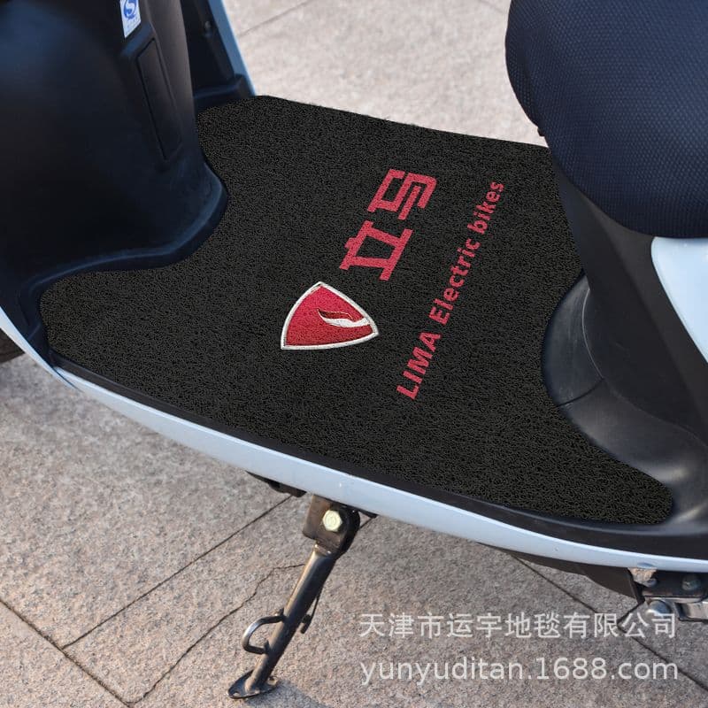 Universal Electric Vehicle Foot Mat, Dirt-Resistant and Easy to Clean, Silk Loop Carpet Mat, Mud Scraping and Dust Removal, Anti-Slip Pedal Pad, Free Cutting