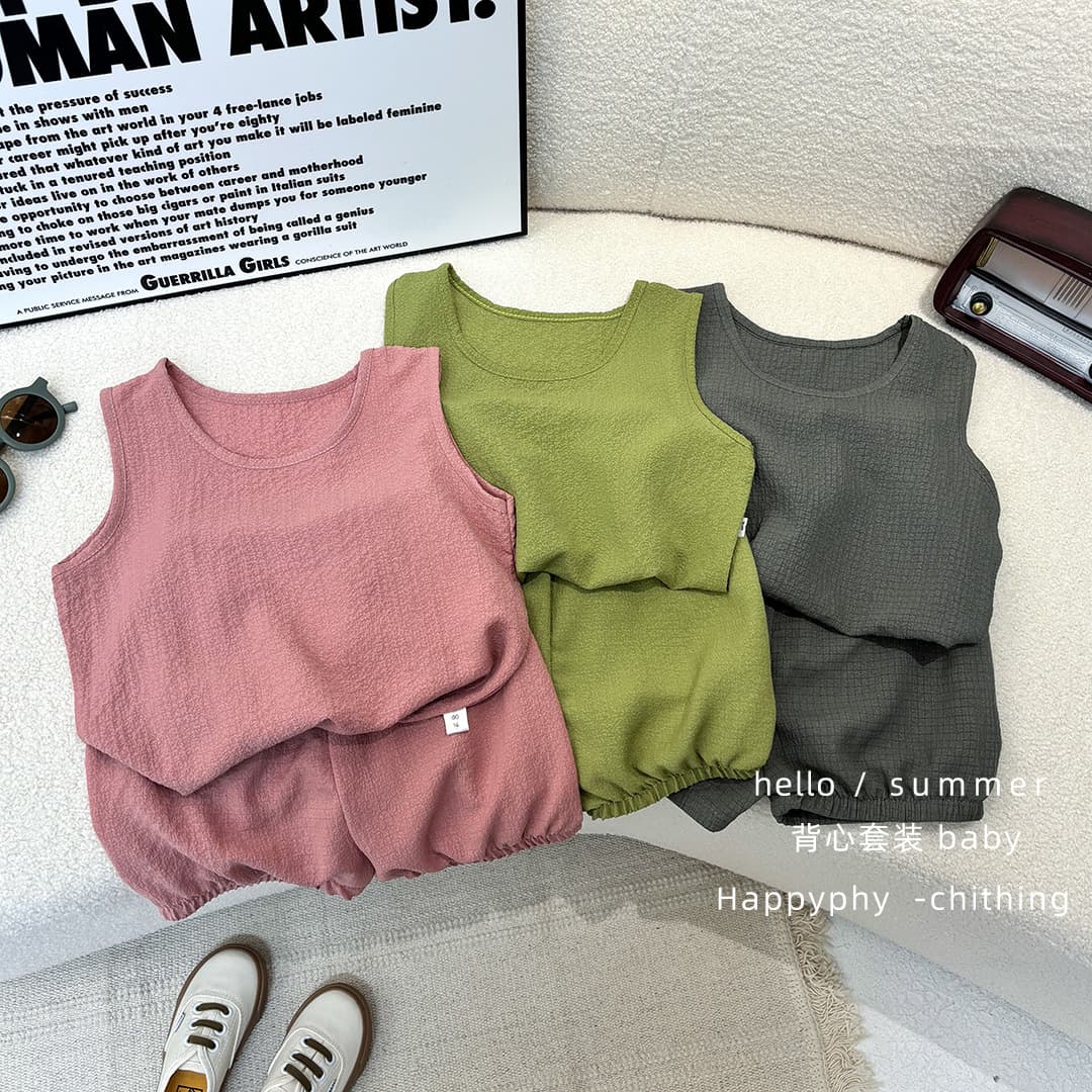 Summer children's vest set, sleeveless top and lantern pants, two-piece set for boys, breathable summer wear.