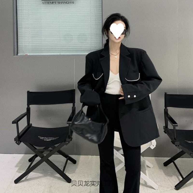 Black trendy blazer for women, perfect for spring and autumn, sophisticated design, unique Korean style, loose fit, popular online trend.