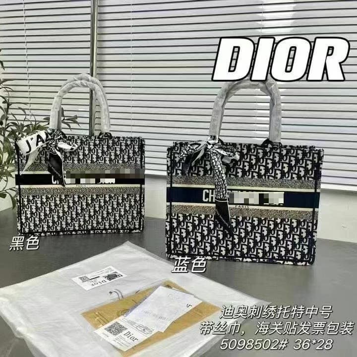 Dior-style bag, original tag instant ship, large capacity D-letter embroidered tote bag for women, commuter niche designer bag shopping bag