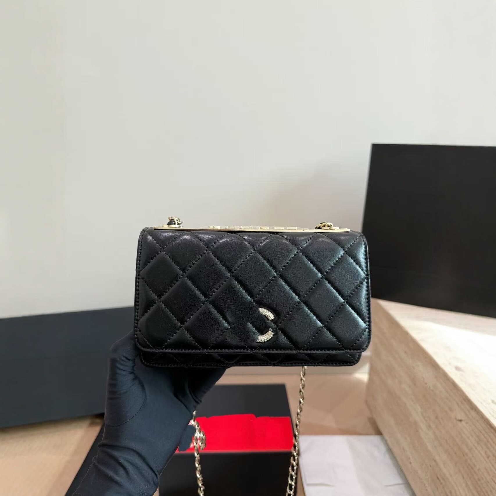 Chanel-style Diamond Quilted Chain Bag Women 2026 New Premium Crossbody Bag Exquisite Lambskin Small Square Bag Versatile Fashion
