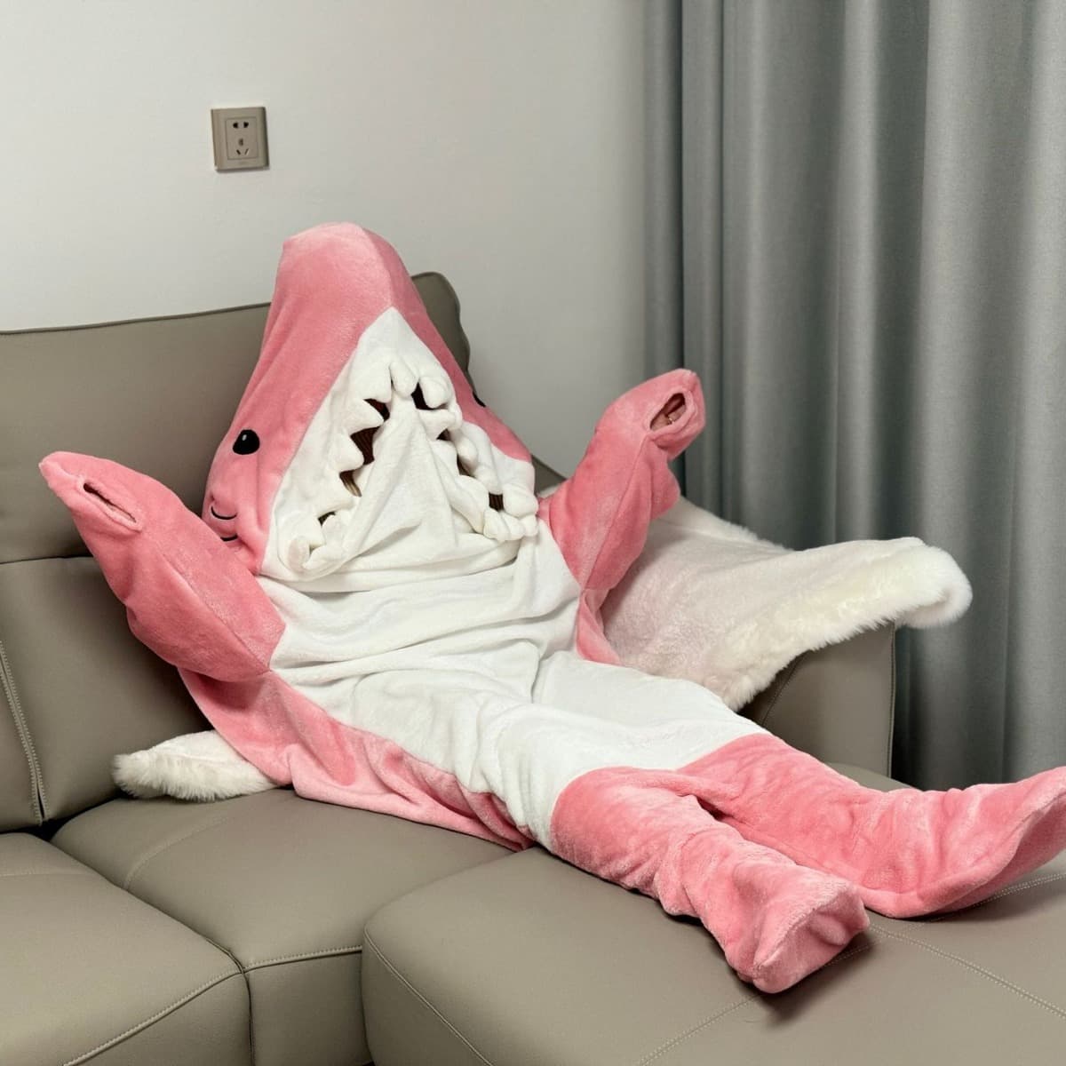 Sleeping bag, lazy person, anti-kick, onesie, dinosaur, shark, pajamas, loungewear, wearable flannel blanket, thickened, warm doll.