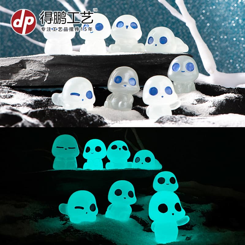 Micro Landscape Resin Figurine Glow-in-the-Dark Alien Fluorescent Green Light Tree Elf Doll Creative Decoration Accessory