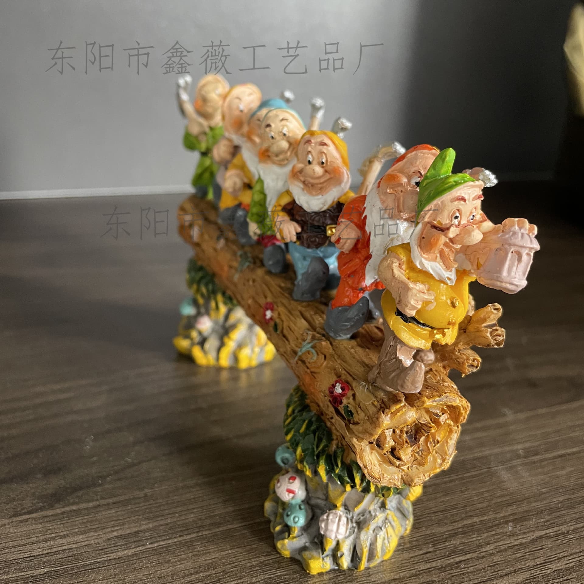 Cross-border new spot seven dwarfs tree stump dwarf statue garden courtyard decoration ornaments resin crafts