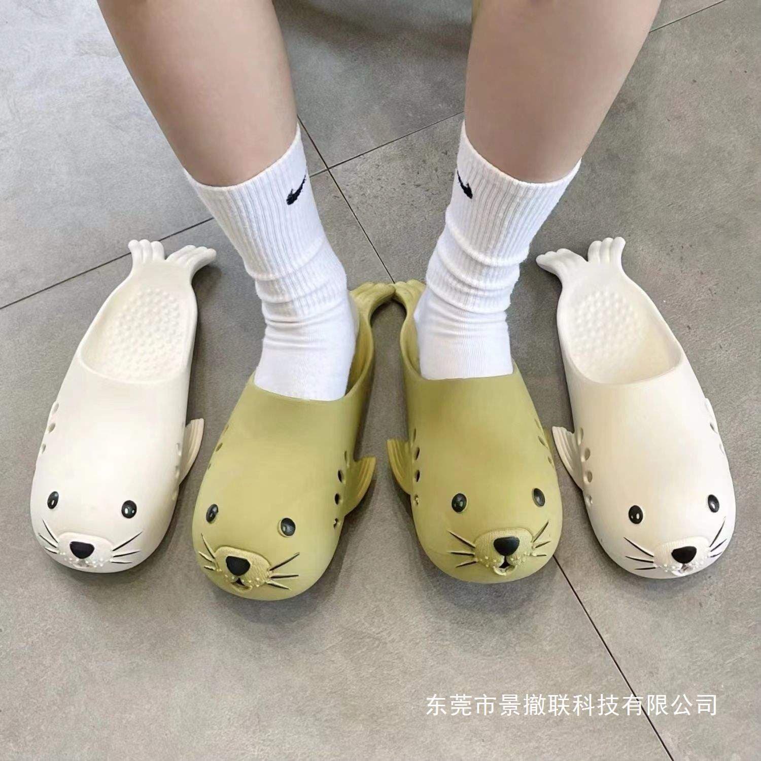 New Couple Croc Charms Shoes Men Ins Cartoon Cute Seal Home Outdoor Anti-Slip Closed-Toe Sandals Women Students