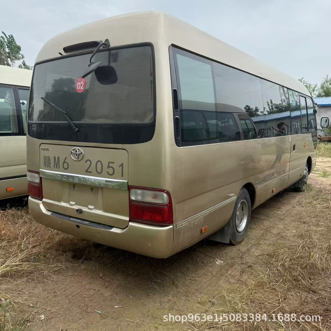 Fuel Version Toyota Coaster 17-Seat 19-Seat Commuter Bus 6-Meter Small Minibus for Enterprise Shuttle Export