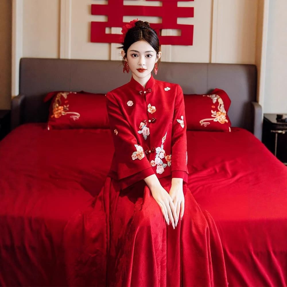 New Chinese-Style Wine Red Wedding Toast Dress for Bride Engagement Ceremony Return Banquet Wedding Gown