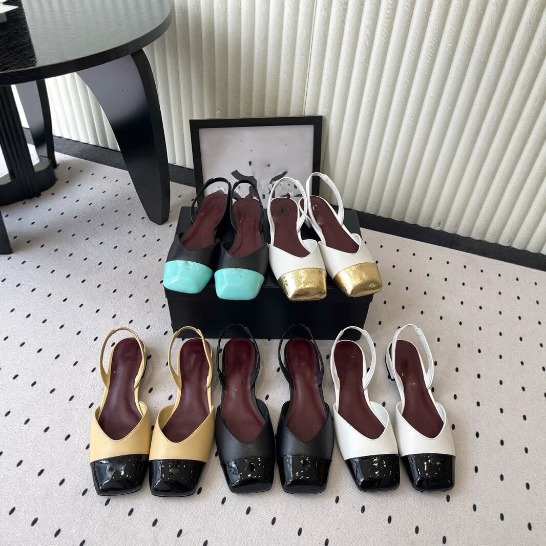 26SS Chanel-style back-strap flat closed-toe open-back sandals for women, patent leather black and white color-blocking letter square toe