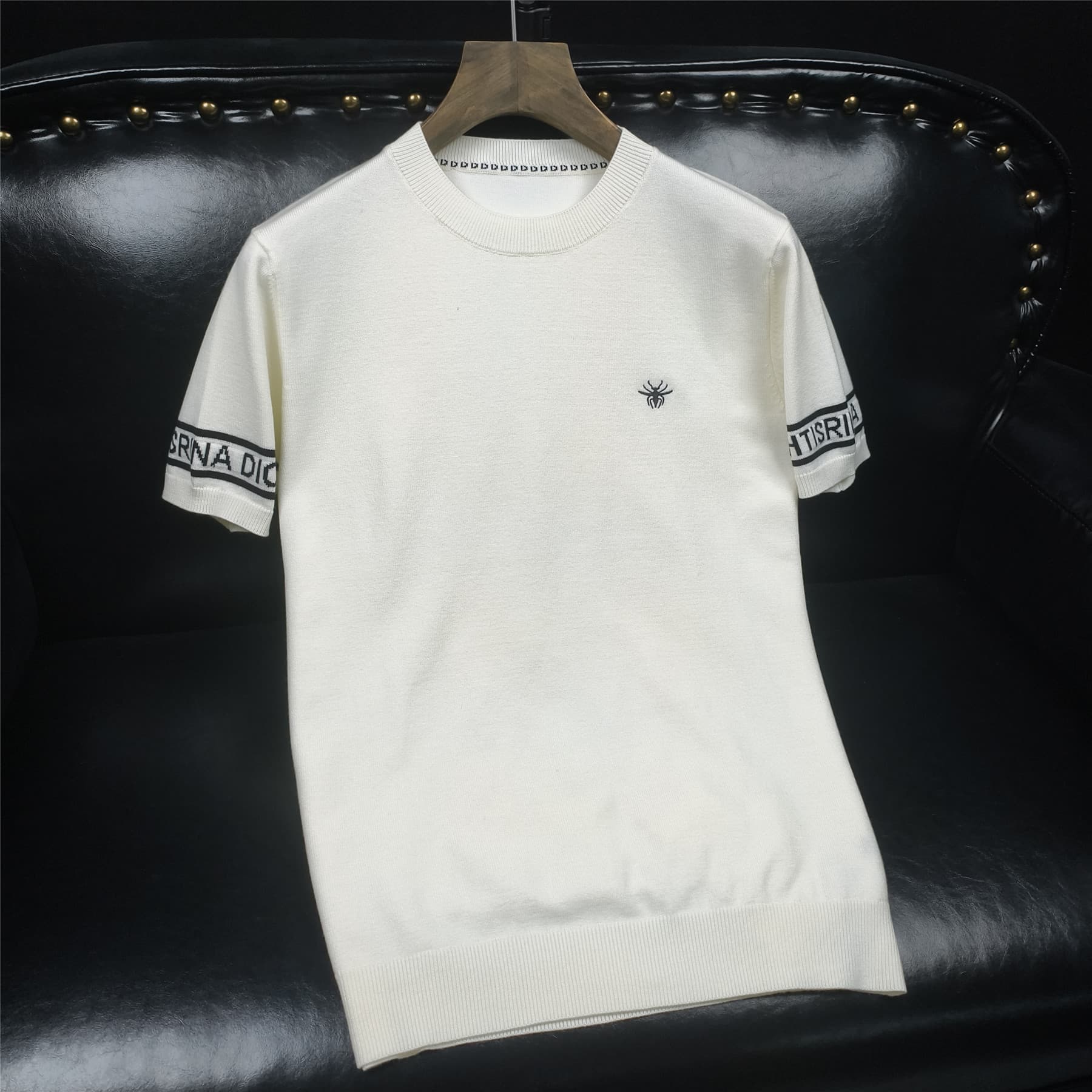 Men's Short-Sleeve Wool Sweater for Fall/Winter 2025, Slim-Fit Knit Top, Round Neck Pullover Base Layer
