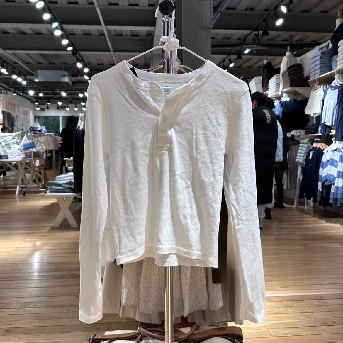 BM style autumn new basic versatile loose white button raw edge long-sleeved T-shirt female hot girl round neck top trendy