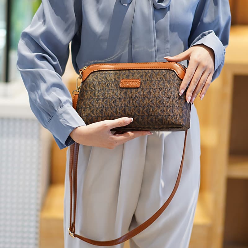 Cross-border Direct Supply Spring Women's Middle-aged Mom Bag 2026 New Fashion Versatile Large Capacity Shoulder Bag Crossbody Bag