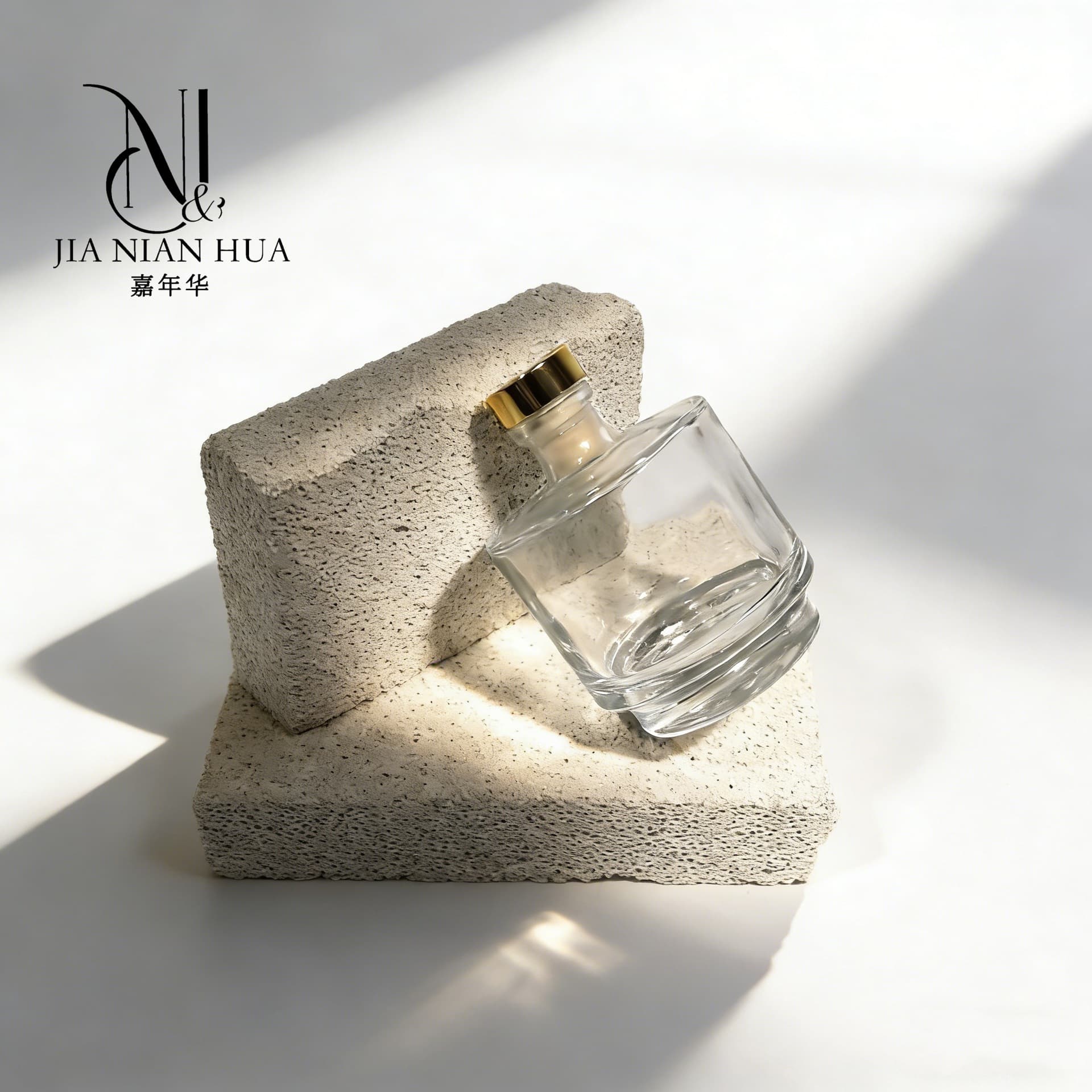 Factory Hot Sale High Appearance Cylindrical Stepped Transparent Glass Clasp Flameless Aromatherapy Bottle Home Decoration