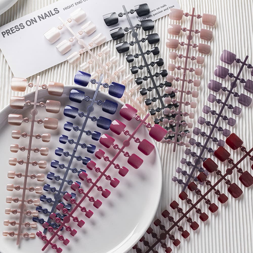 Cross-border Simple Solid Color Cat Eye Toe Nails for Women 24 Pieces Short Square Ice Transparent Fake Toenails Removable Toenails