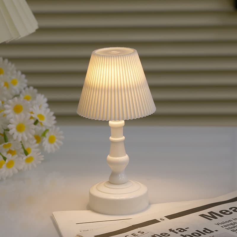 Cross-border European-style Fine Pattern Small Table Lamp Vintage LED Night Light Mini Palace Lamp Bedroom Decorative Ornament Ambient Light