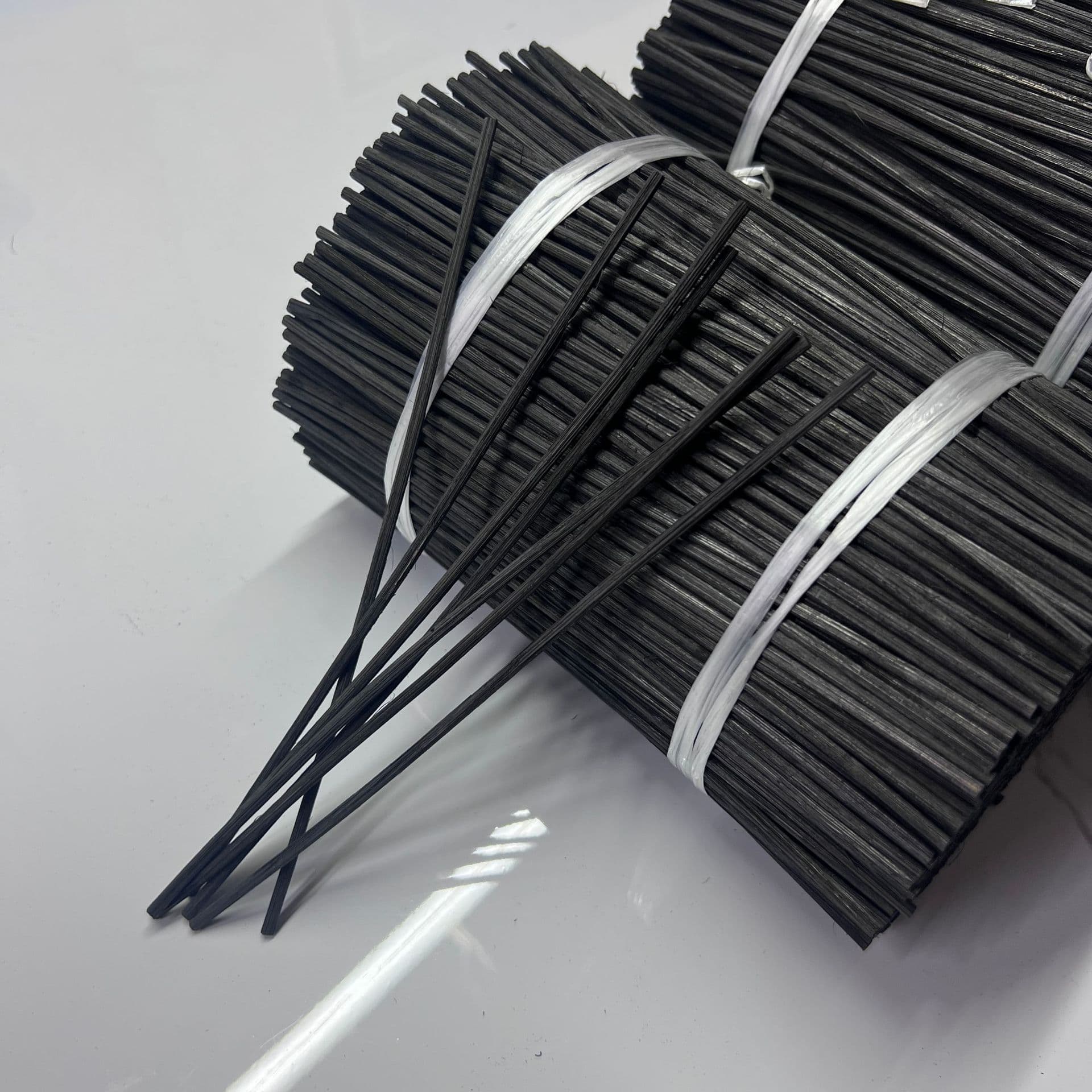 Factory wholesale aroma diffuser sticks, reed diffusers, Indonesian rattan flameless aroma diffuser sticks for home and hotel fragrances.