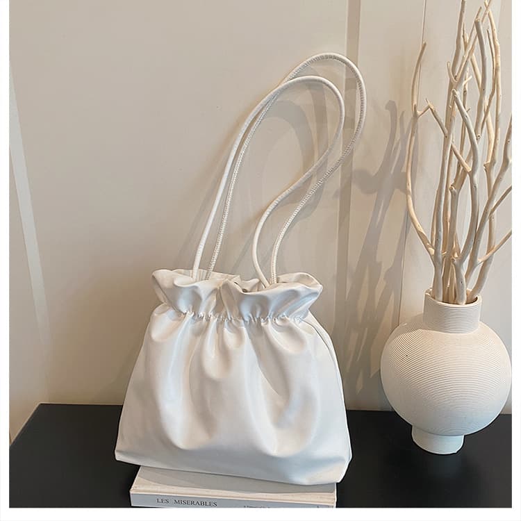 Cross-border Niche Design Bag for Women 2026 New Spring Trendy Versatile Pleated Crossbody Bag Fashionable Bucket Bag for Outings