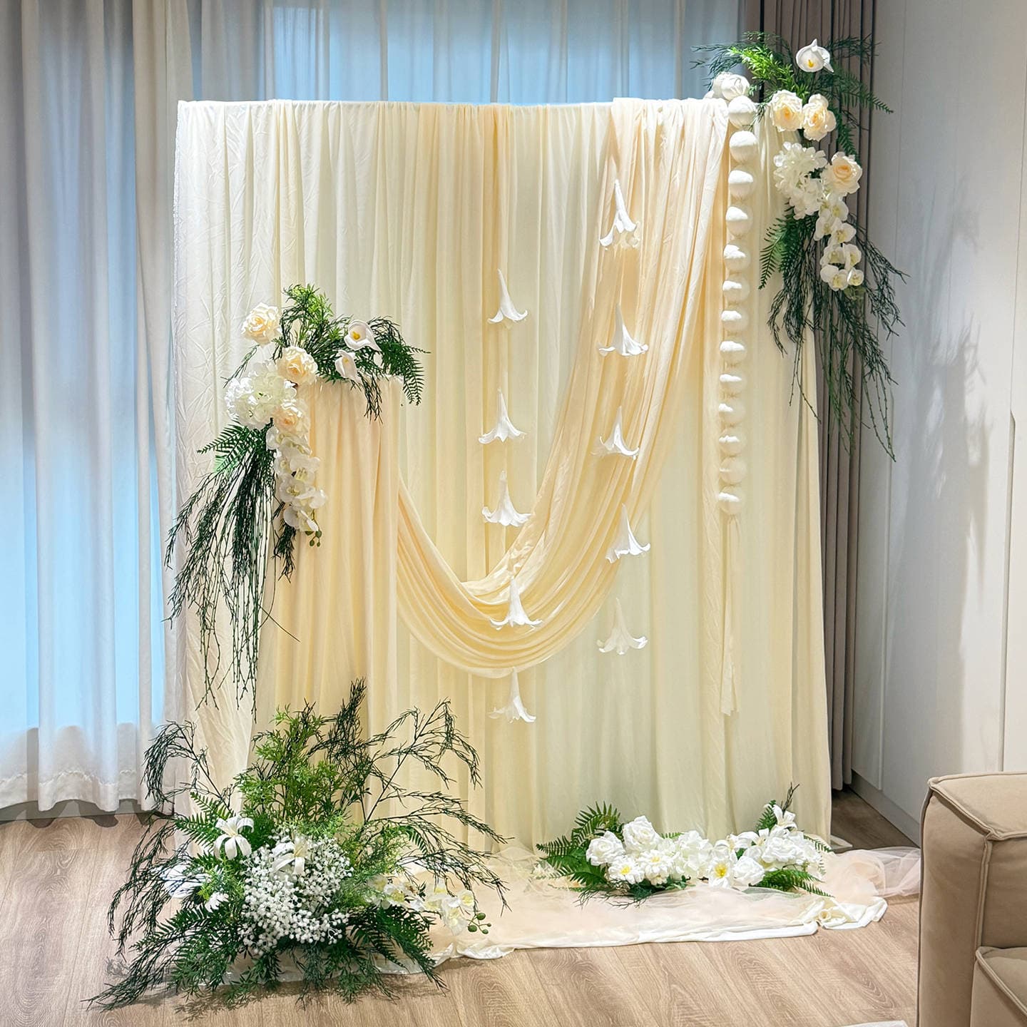 Wedding room decoration gauze curtain engagement background simulation floral wedding reception area photo check-in layout set