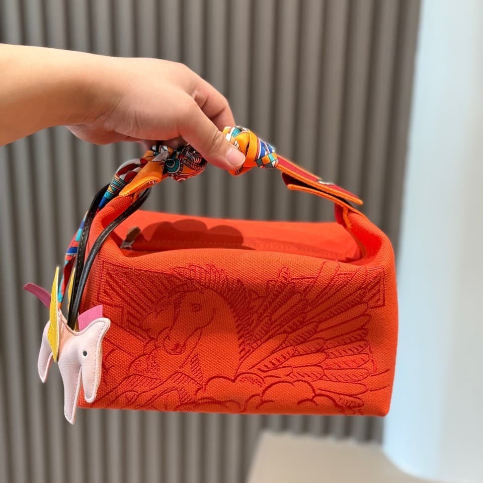 Fashionable Canvas Pegasus Embossed Pattern Lunch Bag Lightweight Commuter Casual Handle Scarf Cosmetic Bag