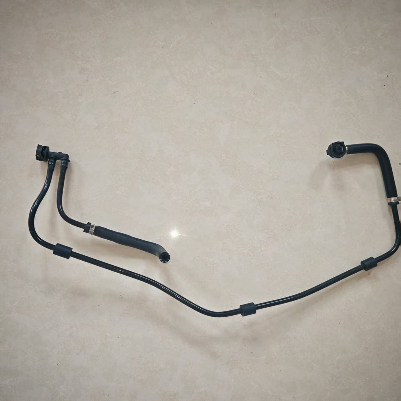 205 501 1001 auxiliary reservoir hose for Mercedes-Benz