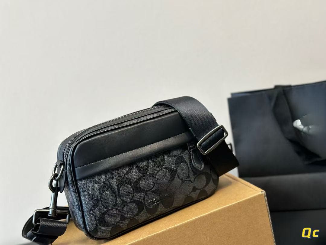 Classic Men's Crossbody Bag Pillow Bag Patch Venturer Bag Shoulder Bag Top-Grain Leather Versatile Black