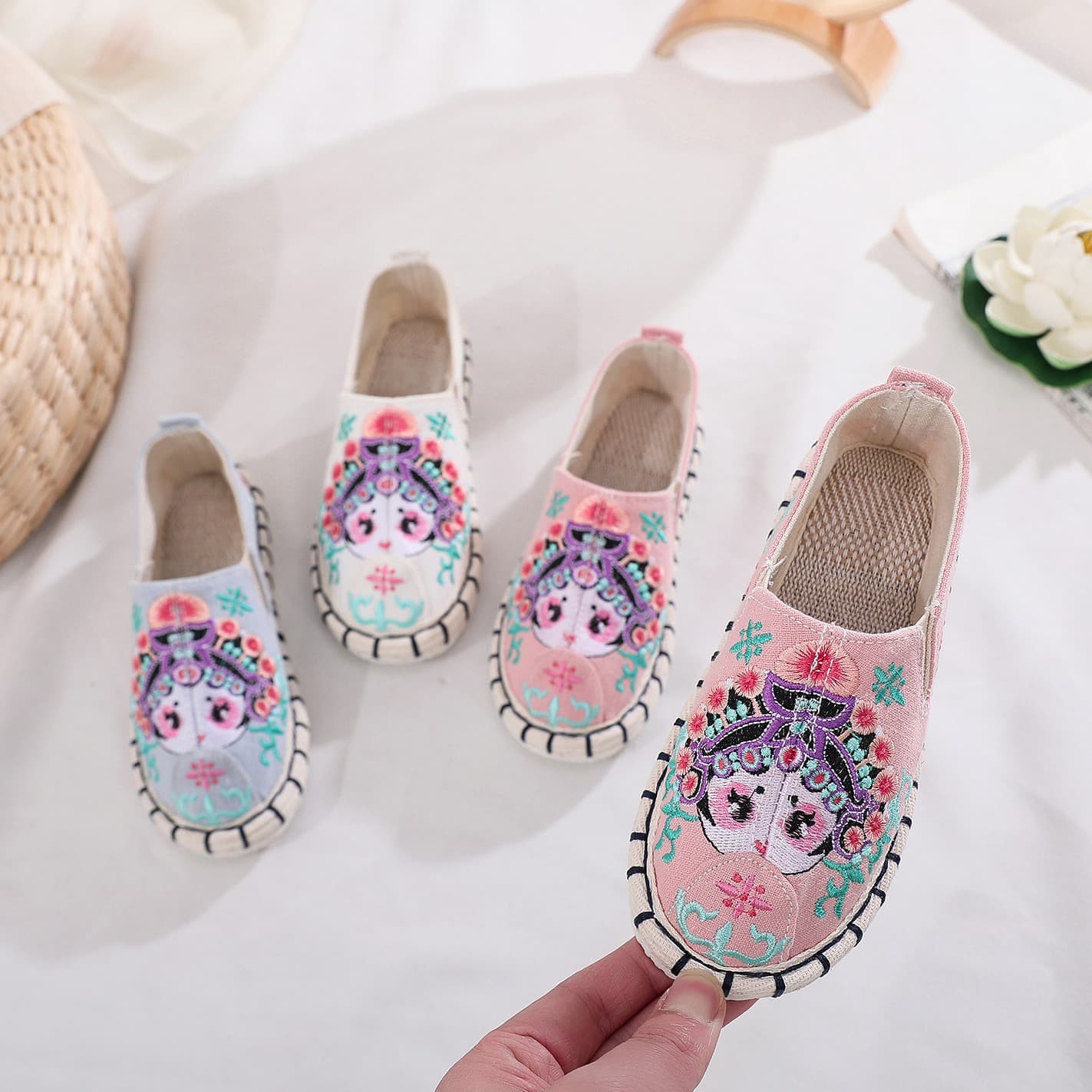 Old Beijing Thousand-Layer Sole Children's Cloth Shoes, Ethnic Style Embroidered Girls' and Boys' Cloth Shoes