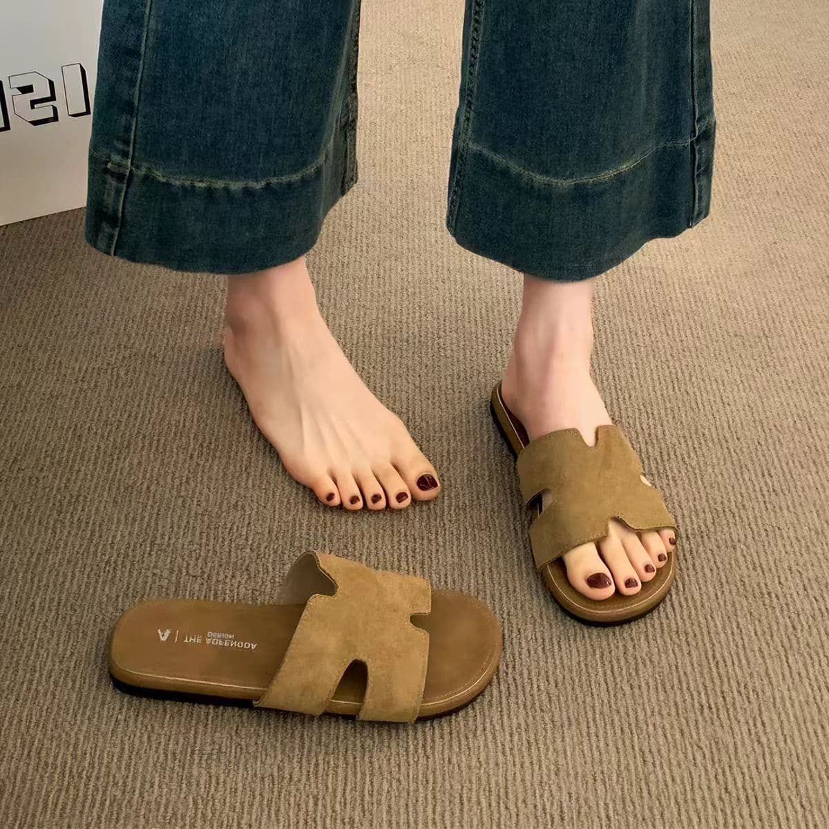 2026 Summer French Retro Beach Sandals Slippers Women's Outerwear Flat Sandals New Birkenstock Casual Versatile