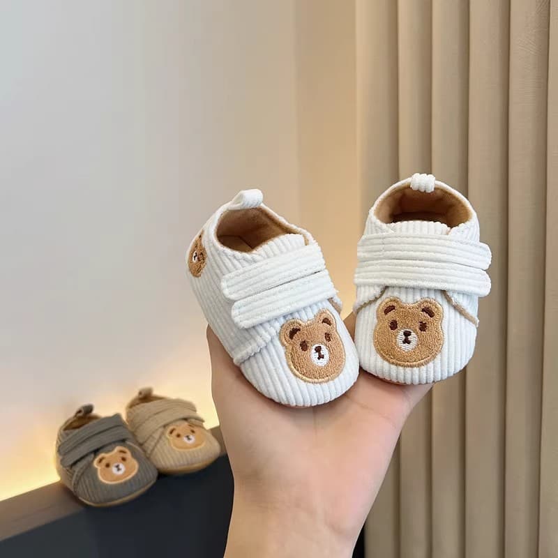 Baby Shoes for Autumn and Winter, 0-1 Year Old Newborn Cartoon Shoes, Soft-Soled Corduroy Warm Walking Shoes for Boys and Girls 2