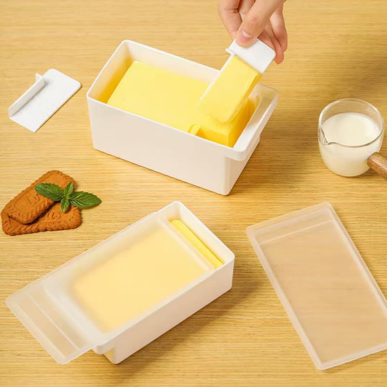 Japanese-style butter cutting and storage box with refrigerator lid, cheese preservation box, and butter and cheese slicer.