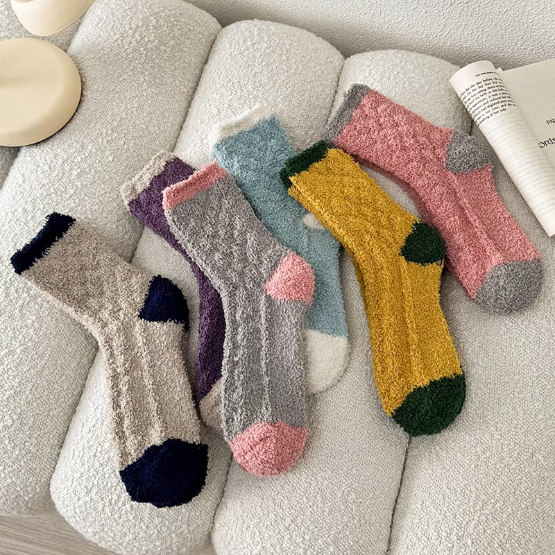 Cross-border Coral Fleece Women's Socks Factory Wholesale Classic Contrast Color Pineapple Pattern Half-side Fleece Thickened Home Warm Floor Socks