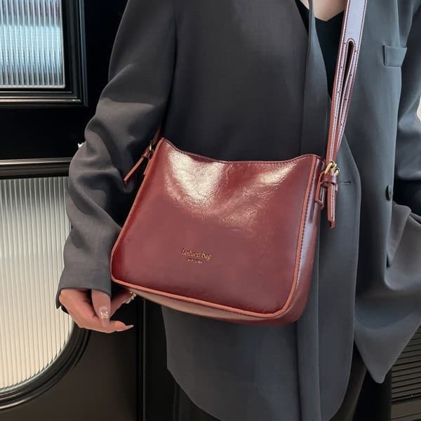 High-end retro bags for women, new trendy and fashionable Maillard shoulder bags, this year's popular crossbody bucket tote bags