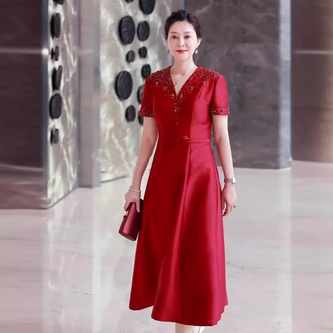 New Chinese-style Mother's Little Formal Dress Red 2026 New V-Neck Satin Beaded Wedding Toast Dress Young Style