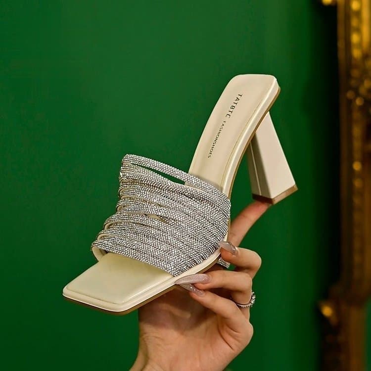 Fairy Style Chunky Heel Slippers for Women Summer Outdoor 2025 New Thick Sole One-Strap Rhinestone Matching Dresses French Slide Sandals