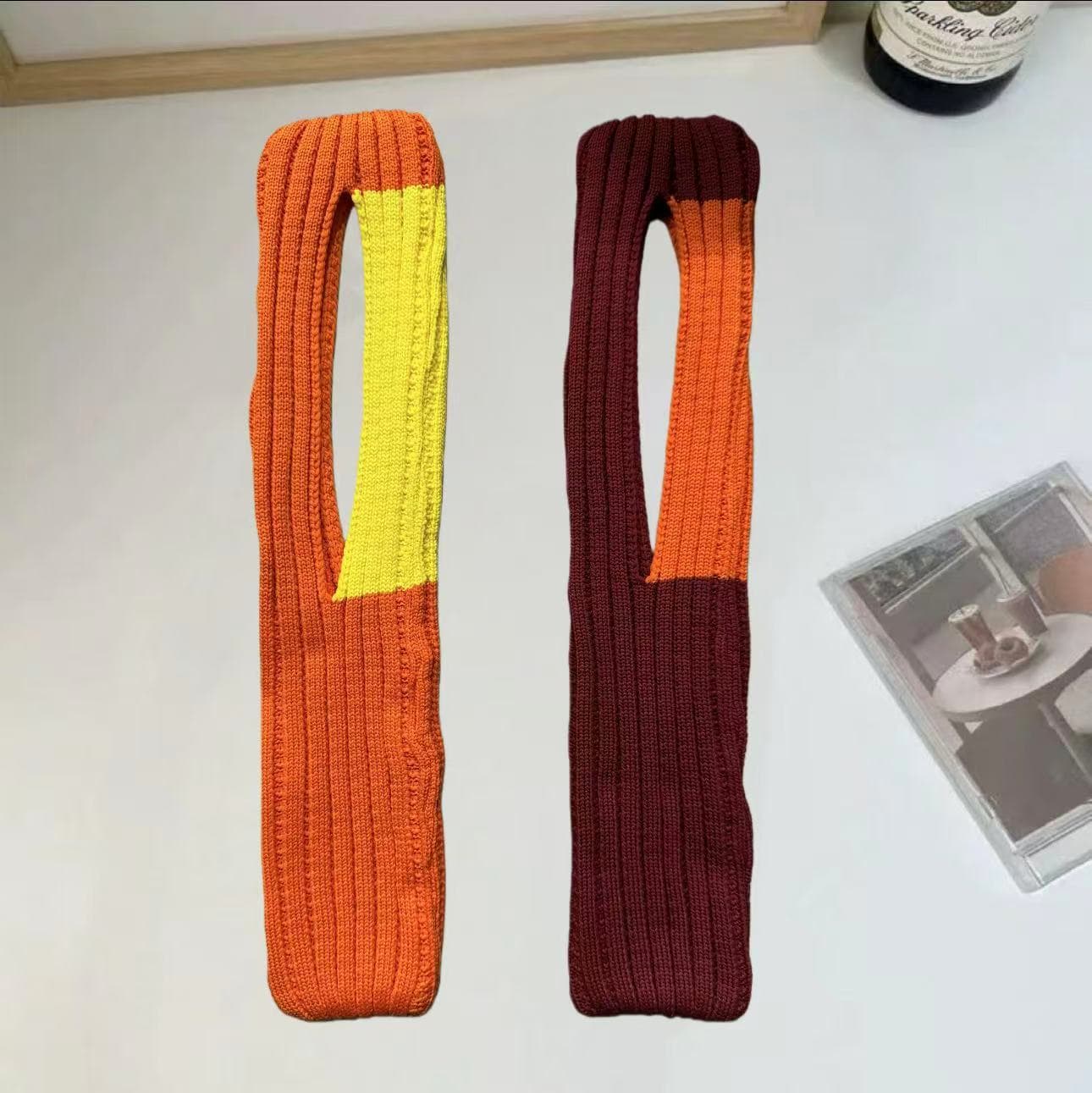 Apple design knitted bag for men and women, 2025 mobile phone bag, autumn and winter trendy mini portable shoulder accessory decoration