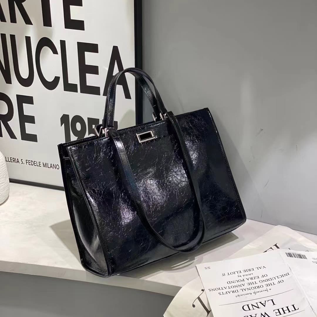 Genuine Leather Tote Bag Women 2025 New Large Capacity Versatile Black Shoulder Commuter Bag Crossbody Large Bag