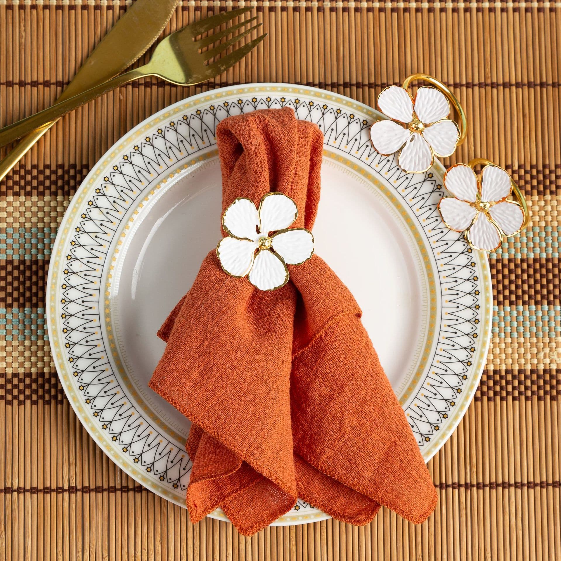 Cross-border white enamel five-petal flower napkin ring, creative plum blossom napkin ring for hotel banquets, Amazon wholesale