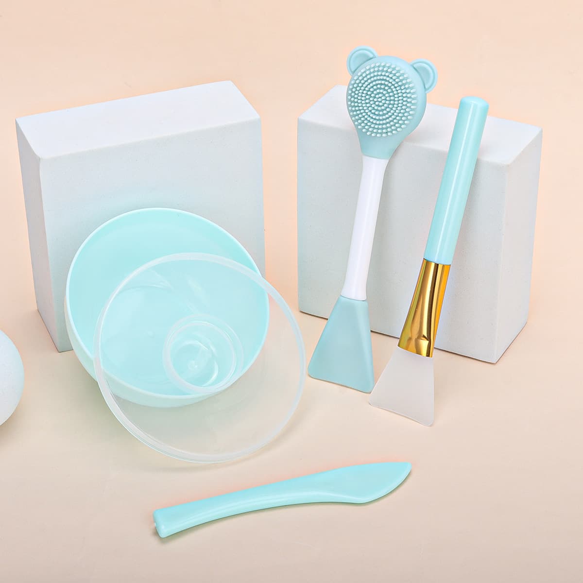 Bear-Shaped Soft Silicone DIY Manual Facial Cleansing Brush, Multifunctional Portable Dual-Head Mask Brush and Mask Spoon Beauty Tool