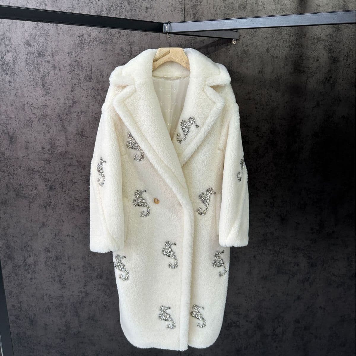 2025 New M Brand Teddy Cream White Seahorse Teddy Bear Wool Alpaca Fur Coat Long Style for Women
