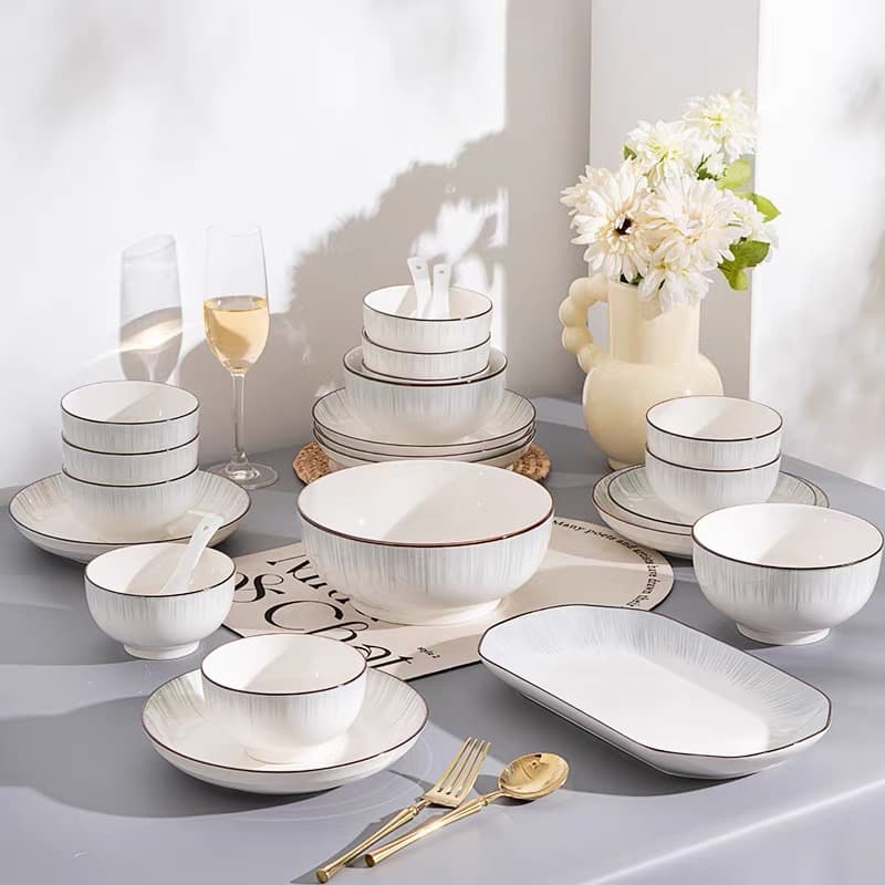 Jingdezhen Ceramic Bowl Set for Home Use, High-Aesthetic Rice Bowls, Plates, and Soup Bowls in a Minimalist Combination