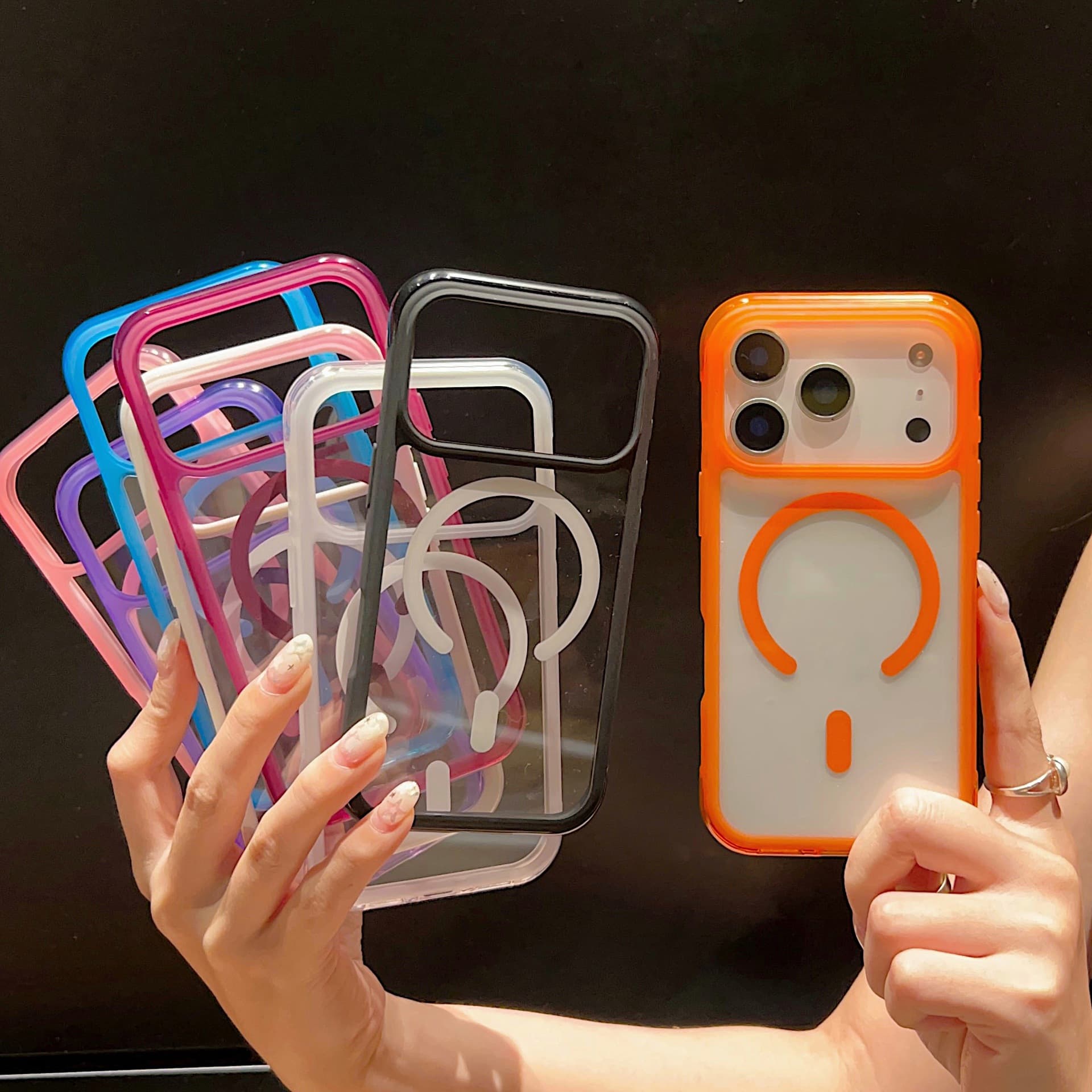 The four-corner airbags are suitable for Apple 17PROMAX high-permeability magnetic mobile phone case iPhone16 dopamine soft-edge sheath