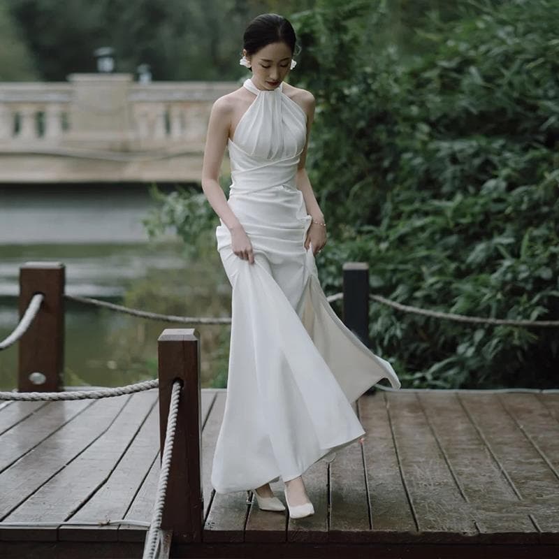 French Vintage Satin Light Wedding Dress 2026 New Backless Simple Elegant Halter Neck Gown Fairy Wedding Dress