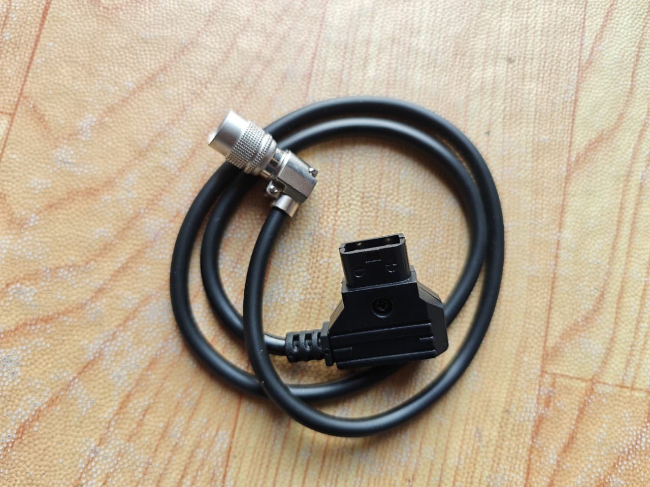 D-TAP Type B to Hirose 4-Pin Right Angle Power Cable for Sound Devices 688/664 ZOOM F4/F8