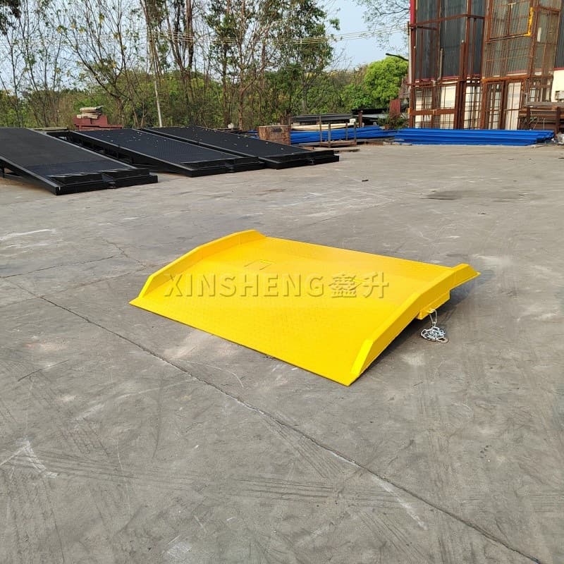 Forklift ramp platform container ground loading/unloading slope logistics crane simple boarding plate dock plate