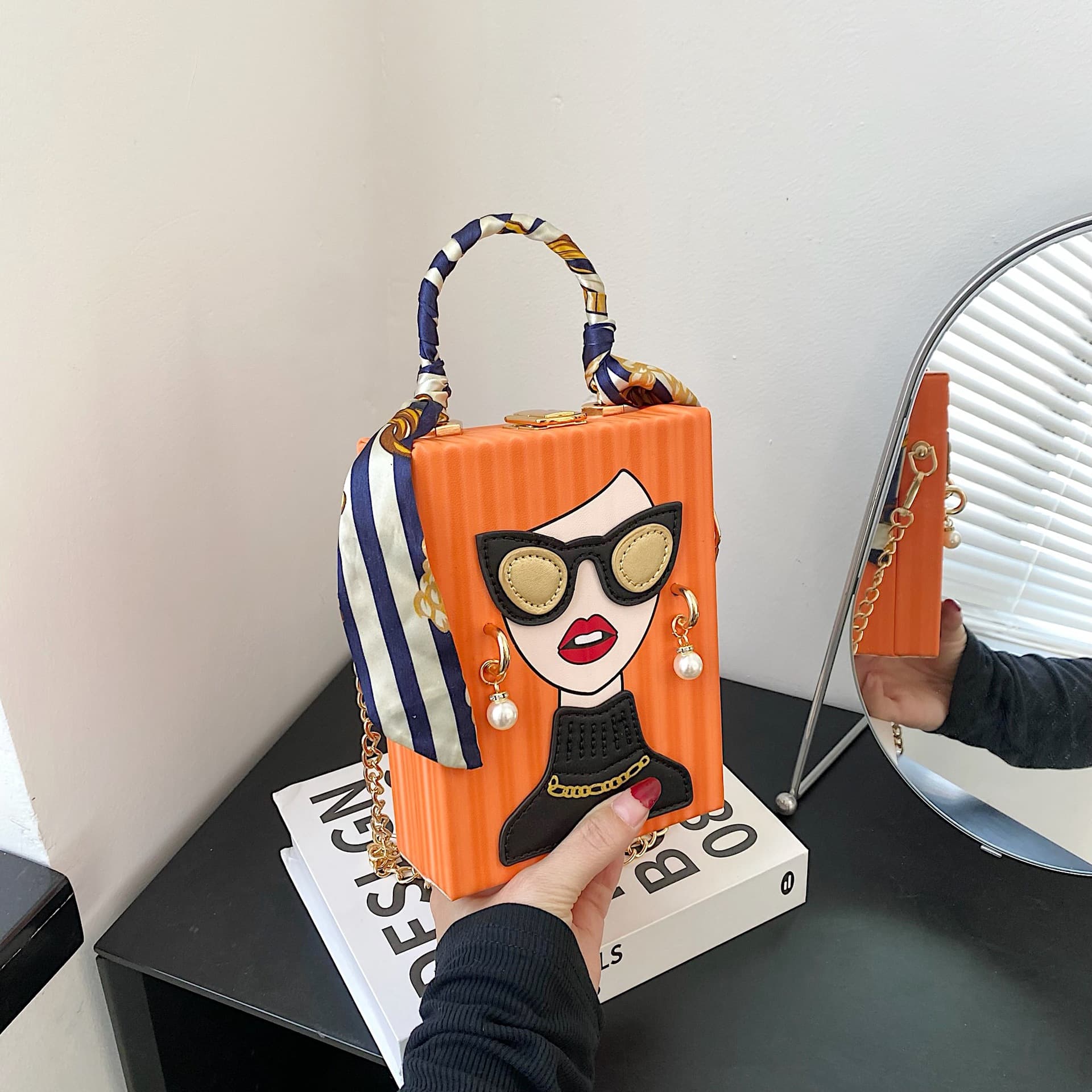 Cross-border New bags Box Bag Personalized Versatile Niche Graffiti Silk Scarf Phone Bag Beauty Head Chain Evening Bag