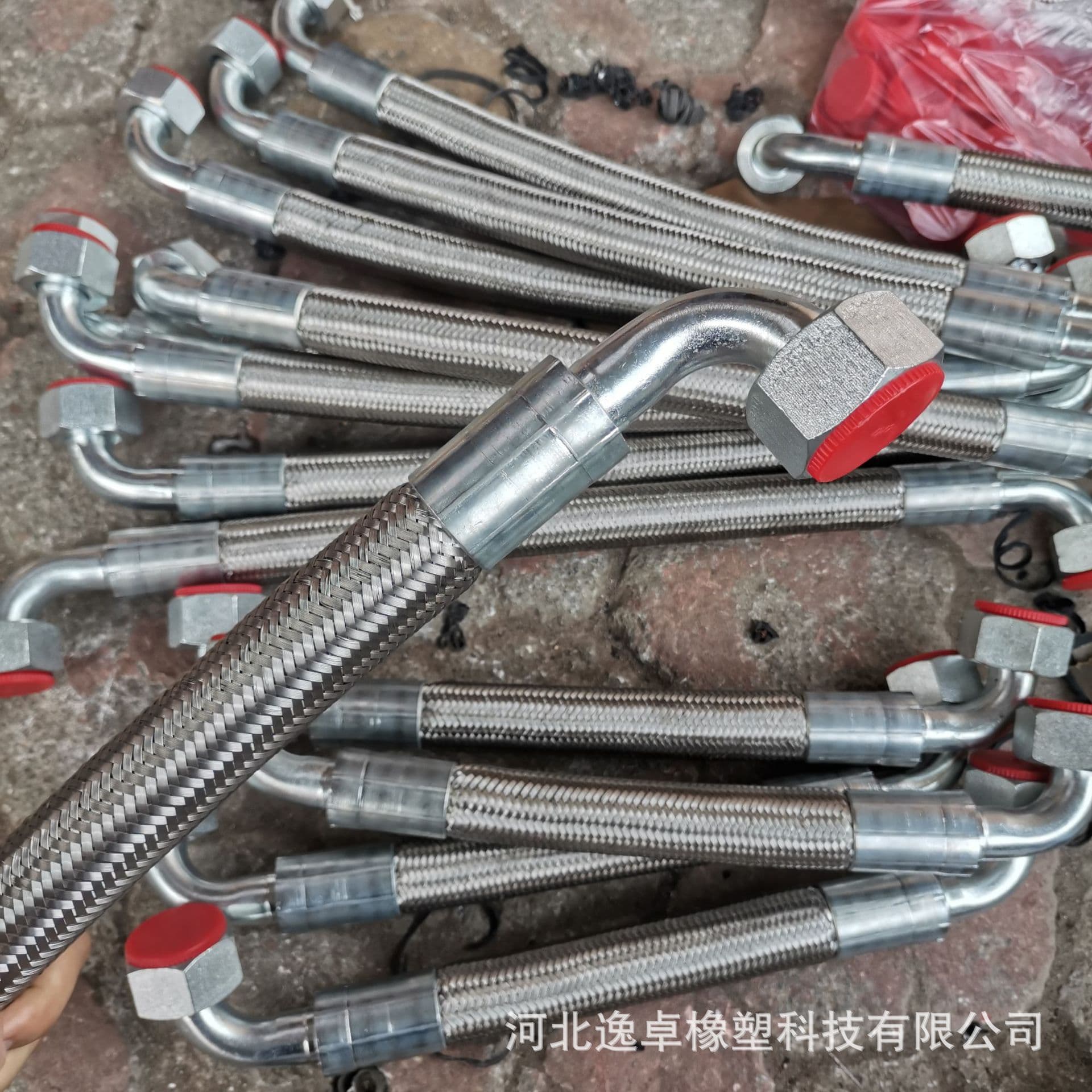 Flame-retardant armored high-pressure oil pipe, mold temperature machine water pipe, steel plant high-temperature resistant oil pipe, stainless steel braided rubber pipe